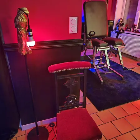 Qu'une Room, Un Donjon Bdsm Maubeuge
