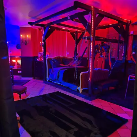 Qu'une Room, Un Donjon Bdsm Hébergement de vacances *